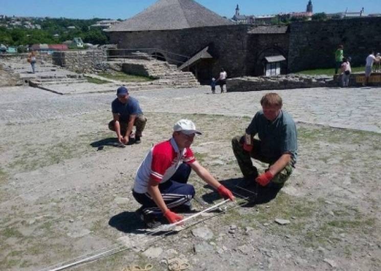 АРХЕОЛОГИ ШУКАЮТЬ ДРЕВНІ ЦЕРКВУ ТА КОСТЕЛ У КАМ'ЯНЦІ-ПОДІЛЬСЬКОМУ