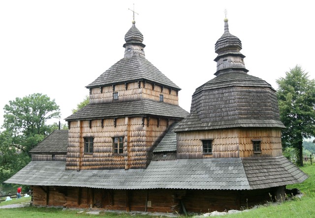 Самые красивые деревянные храмы Закарпатья (фото)