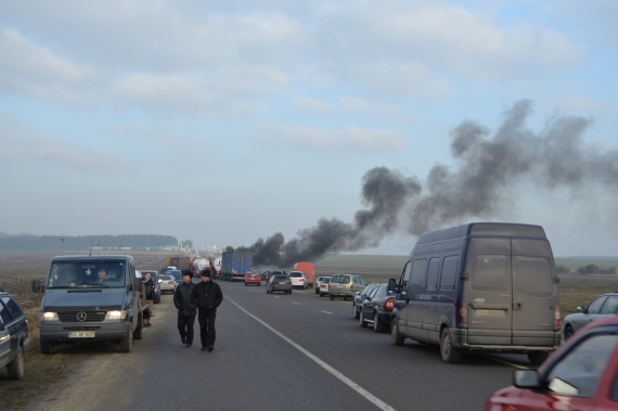 На Львівщині блокують міжнародні траси