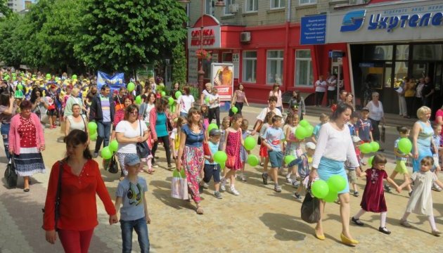 У Хмельницькому напередодні Дня захисту дітей вже всьоме пройде парад близнят та двійнят