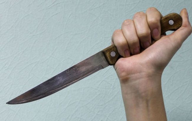 В Каменце-Подольском девушка с ножом ограбила кредитное учреждение