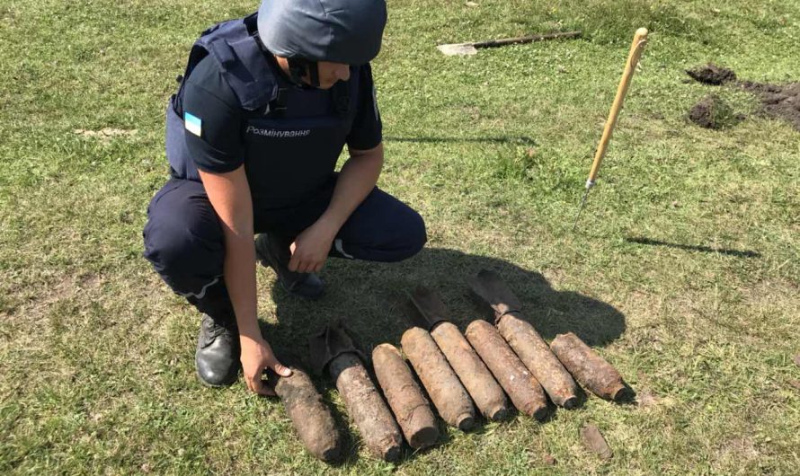 На Хмельниччині знищено 8 авіаційних бомб