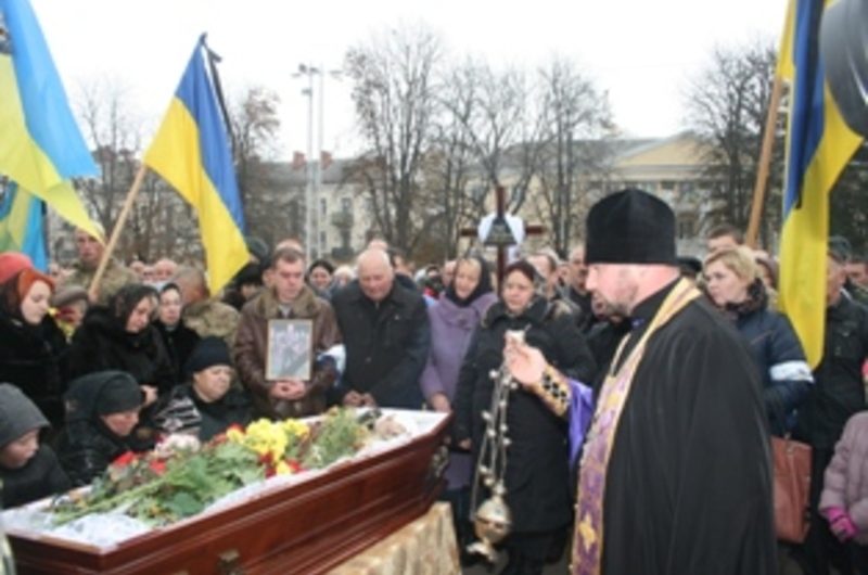 Хмельницький попрощався із гірським піхотинцем Русланом Ліщуком