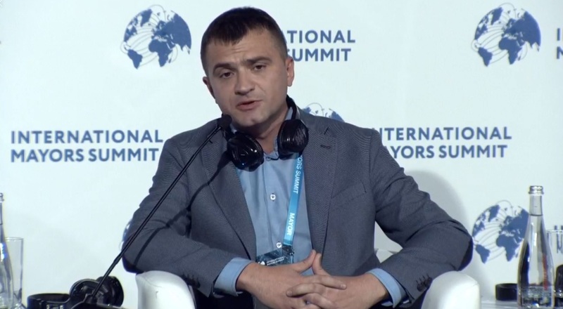 Міський голова Хмельницького привіз з саміту мерів “призи” для міста