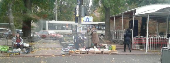 В мерії задумали “переселити” стихійних торговців з проспекту на територію ринку “Приватна справа”