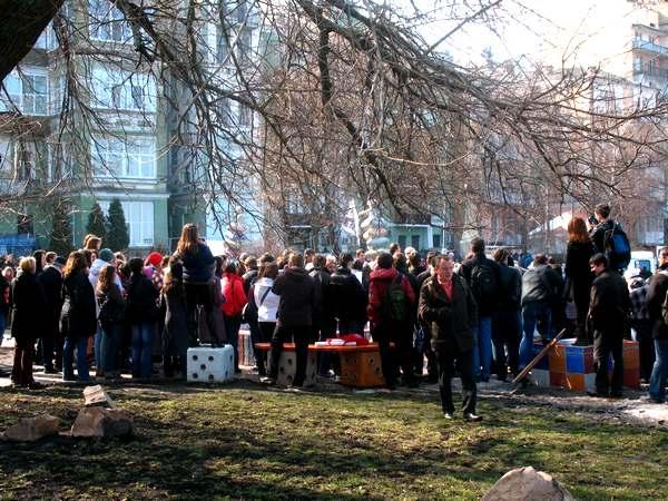 Массовые жестокие убийства не оставили равнодушными киевлян