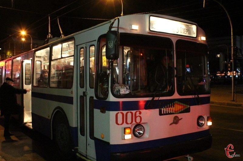 У Хмельницькому з25 до27 курсуватимуть нічні тролейбуси