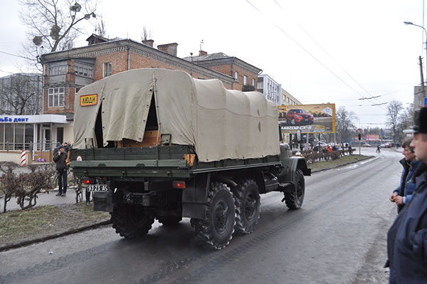 З хмельницького СБУ вивозять зброю і боєприпаси – ВІДЕО, ФОТО