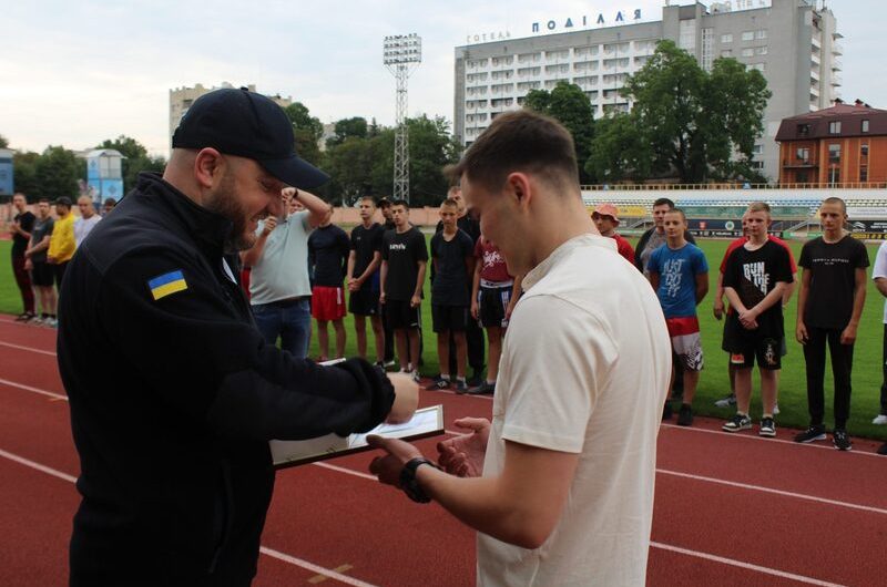 «Наші спортсмени та тренери не лише підтримують та пропагують здоровий спосіб життя, підкорюють висоти, а й навчають майбутніх чемпіонів, навіть у час війни», – зазначив Сергій Гамалій.